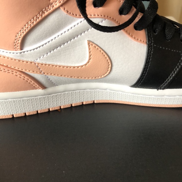 AirJordan 1 Mid - Picture 4 of 8